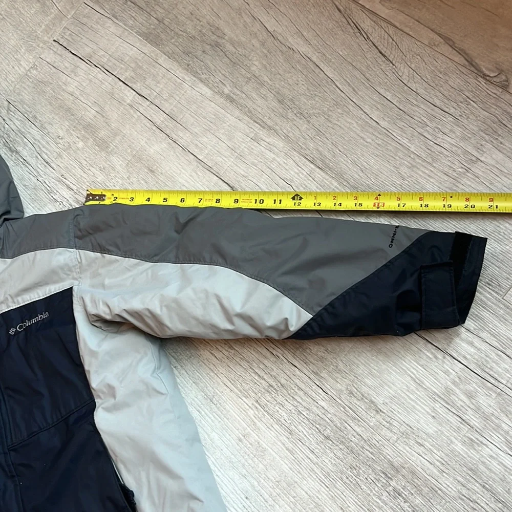 Columbia Waterproof Omnishield Grey Color‎ Block Jacket Shell Size 10/12 Youth